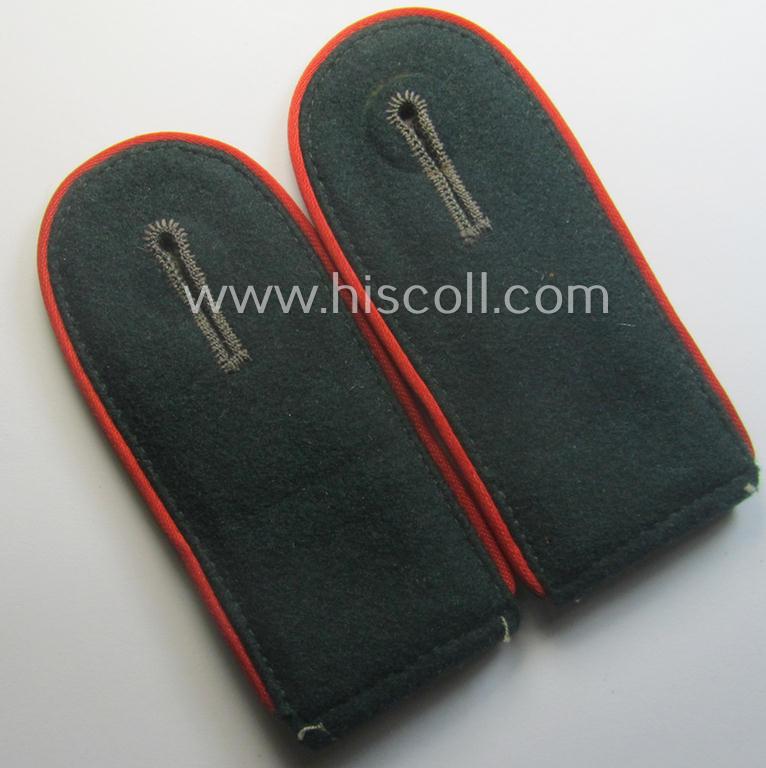 Pair of so-called: 'M40'-pattern, WH (Heeres) EM-type shoulderstraps: 'Sld. der (Sturm)Artillerie.-Trpn.'
